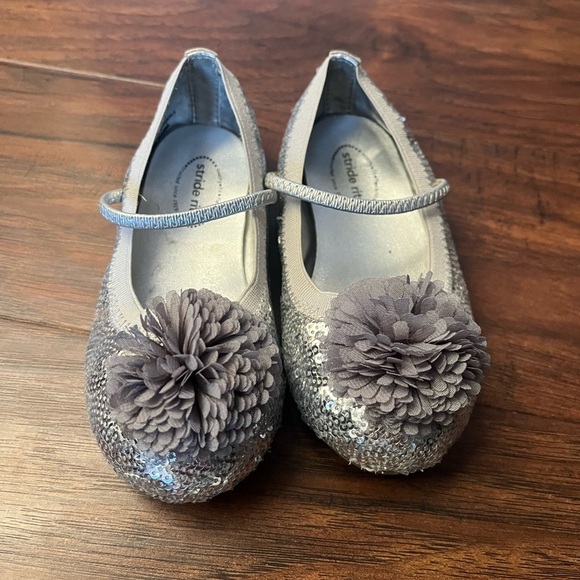 Stride Rite Buffy Silver Glitter Kids Shoes with Flower DetailSize 6.5 - Picture 1 of 9